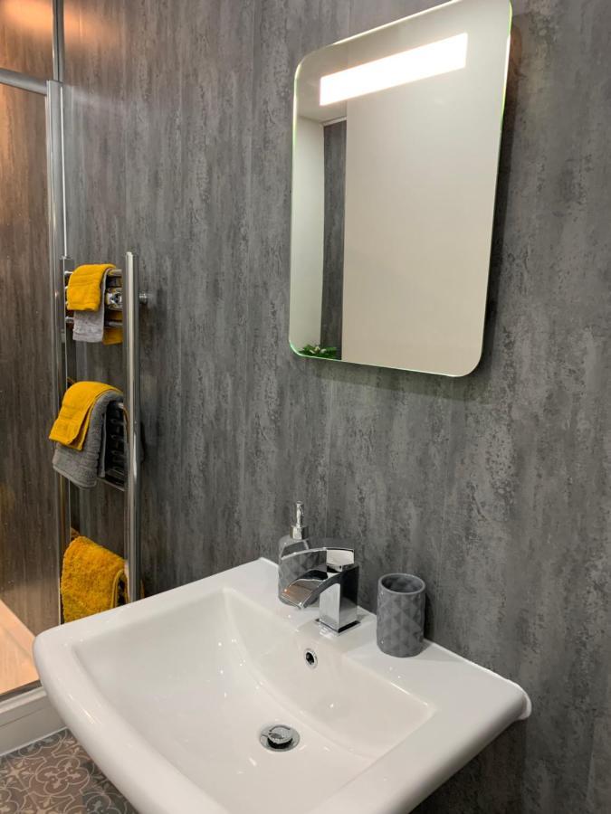 The Greens Apartment Farnworth Ngoại thất bức ảnh